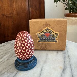 Jim Shore Heartwood Creek  Burgandy and White Egg with Blue Base